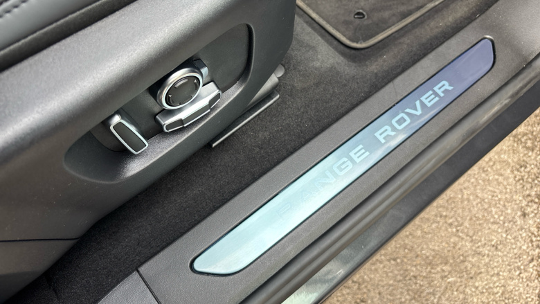 Land Rover Range Rover Evoque 2.0 D200 Autobiography 5dr Auto [Revised] Diesel Hatchback